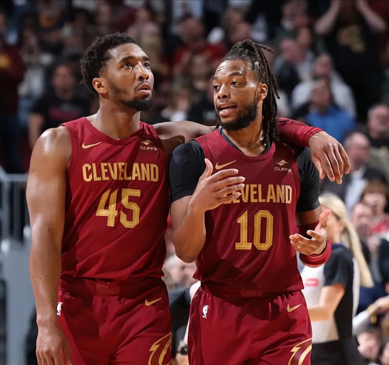 克里夫兰骑士关键时刻队长鼓劲;志在欧篮联名次提升;气氛紧张;资深球员宣示担当(克利夫兰骑士2016夺冠回放) 克里夫兰骑士关键时刻队长鼓劲;志在欧篮联名次提升;气氛紧张;资深球员宣示担当(克利夫兰骑士2016夺冠回放)