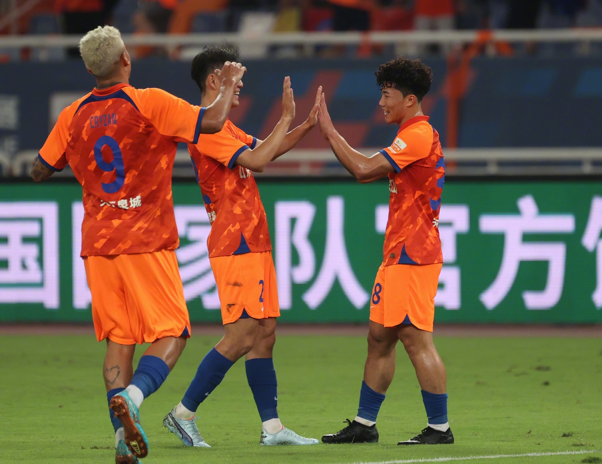 赛地聚焦：亚冠集结日热度飙升，阿贾克斯更衣室发声，压力陡增，年轻球员得到机会的简单介绍